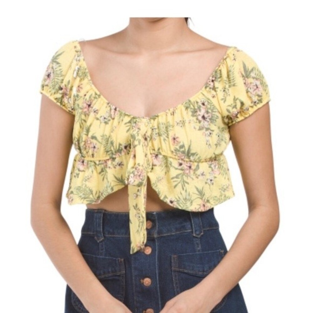 NWT ALMOST FAMOUS | Floral Peasant Sleeve Cropped Top | Size Medium